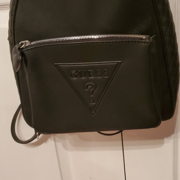 SMALL GUESS BLACK BACKPACK Quilted Sides Used 1X Faux Leather Gold Logo Lining - Picture 2 of 12